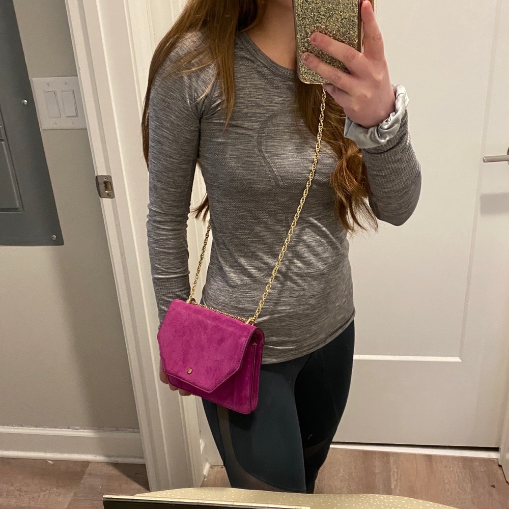 Pink velvet crossover bag with gold chain - Picture 6 of 6